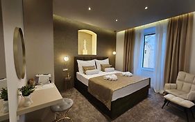 Ma Pe Luxury Rooms